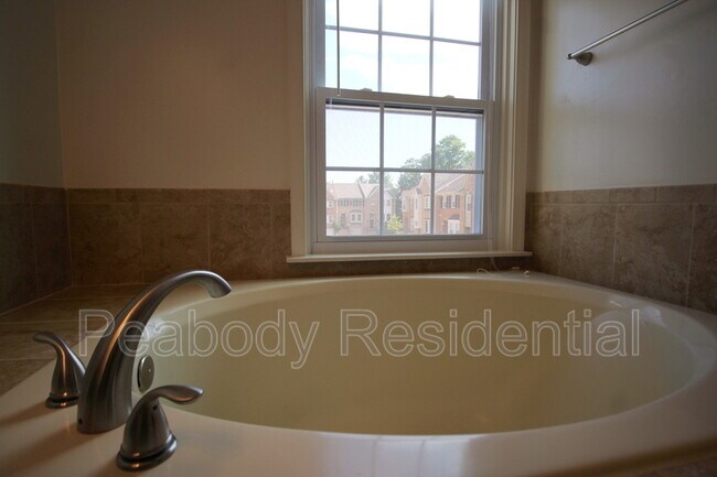 Building Photo - 8027 Merry Oaks Ct