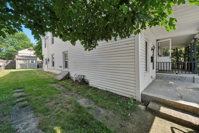 Building Photo - Recently Renovated 2 Bed 1 Bath Twin in West Chester Borough!