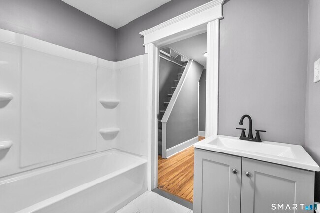 Building Photo - 1148 Hope St