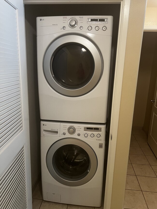 Large capacity washer and dryer - 92-1512 Aliinui Dr