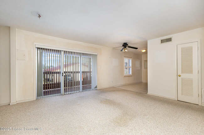 Building Photo - 105 E Colonial Ct