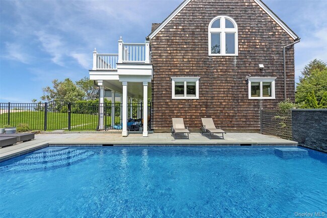 Building Photo - 2700 Sound Dr