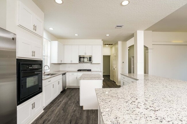 Building Photo - 12802 Magnolia Leaf St