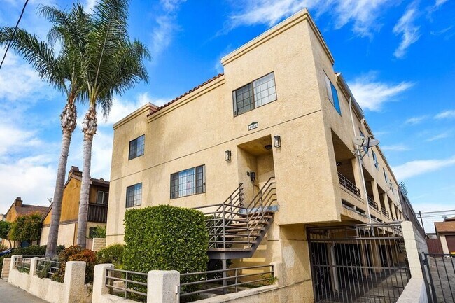 Building Photo - 4055 Rosecrans Ave