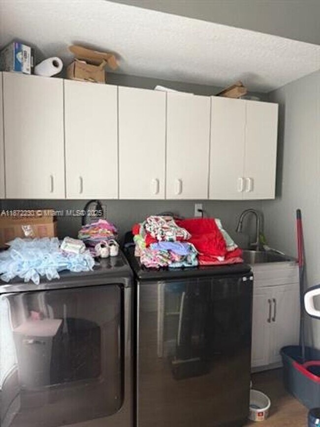 Building Photo - 6901 NW 112th Ave