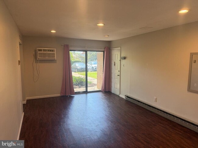 Building Photo - 612 N Shady Retreat Rd