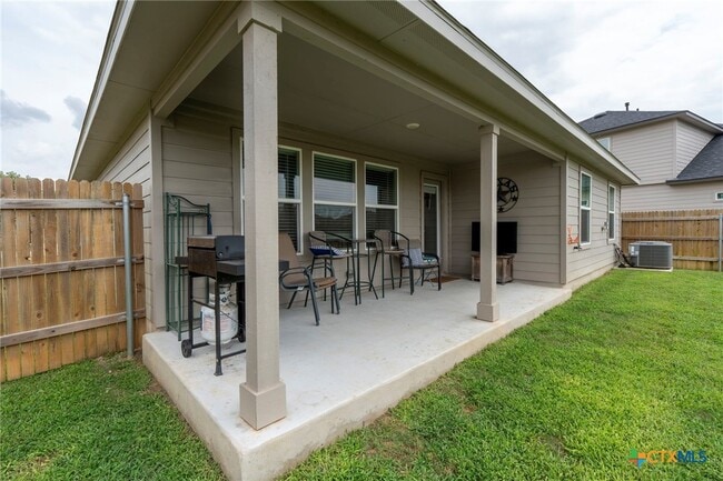 Building Photo - 1444 Acorn Wood