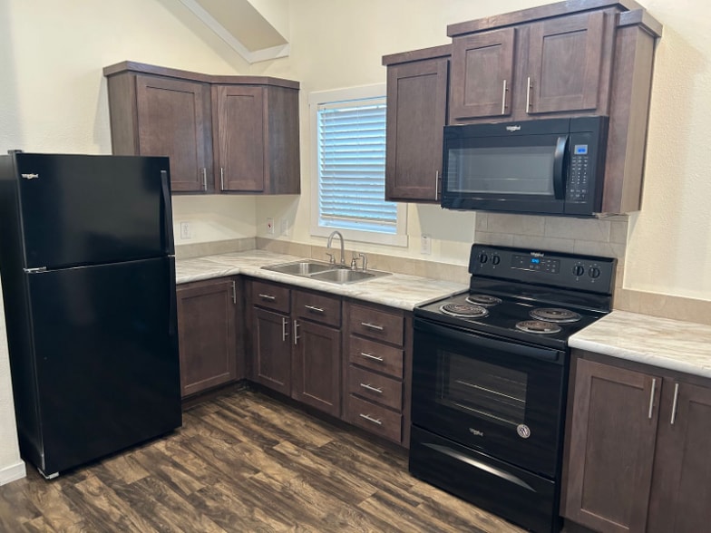 Building Photo - 5215 Crestway Rd