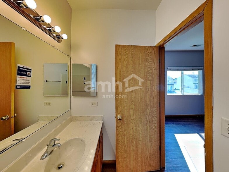 Building Photo - 1012 Mission Blvd