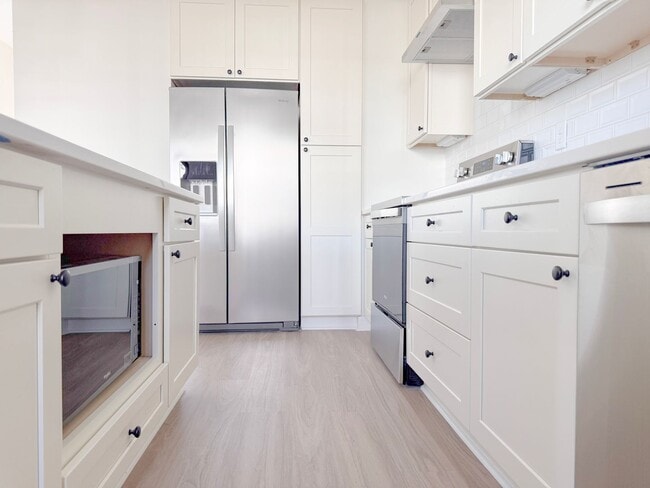Building Photo - Available August 1: 4-Bedroom Townhome at Highbury + Summer Special Perks