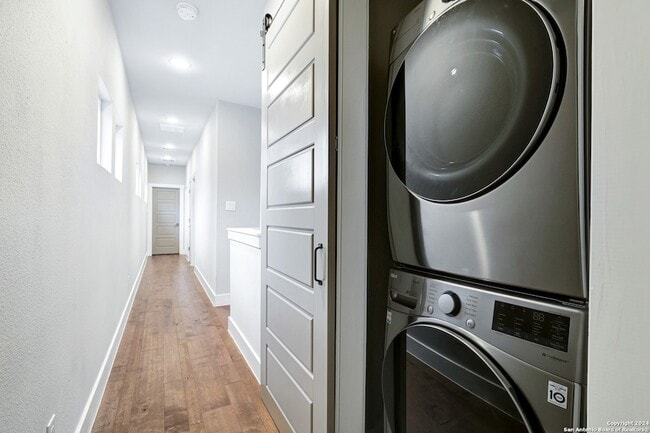 Building Photo - 507 Elmhurst Ave