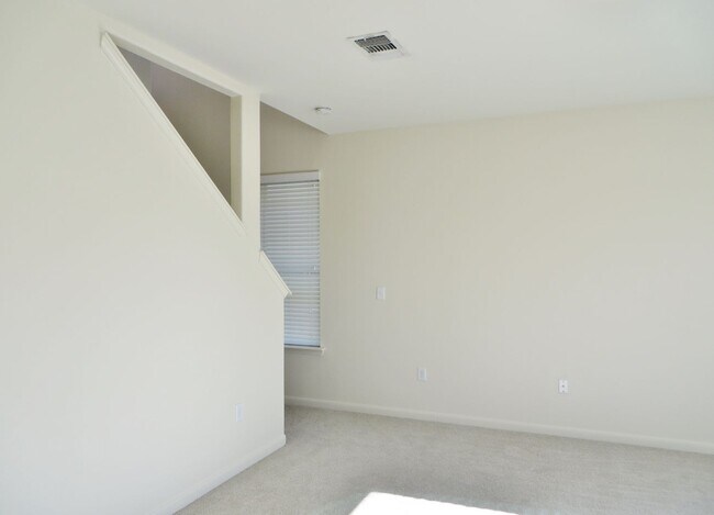 Building Photo - 3 Bedroom 2.5 Bathroom: Georgetown- Pinnacle Home