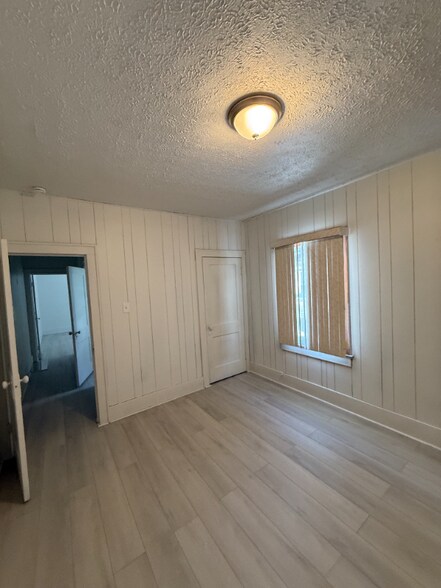 Building Photo - 613 Wildwood Ave