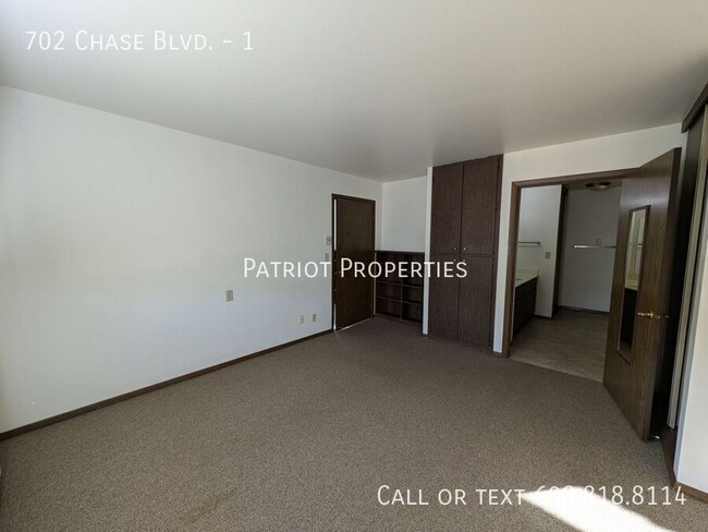 Building Photo - 1 bedroom/ 1 bath apartment in Sun Prairie...