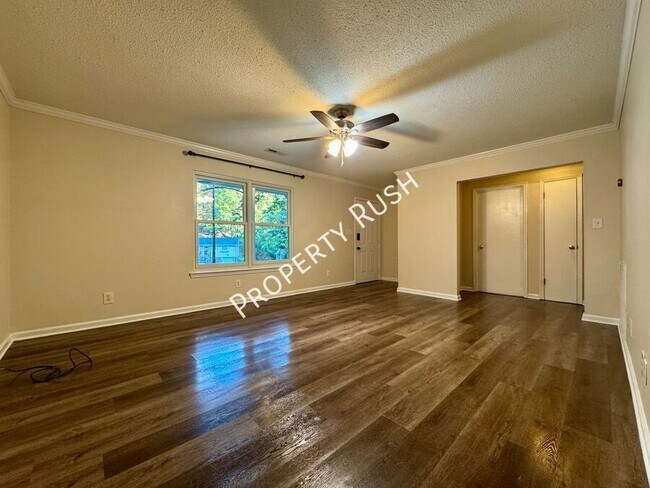 Building Photo - 1110 Fernway Cir