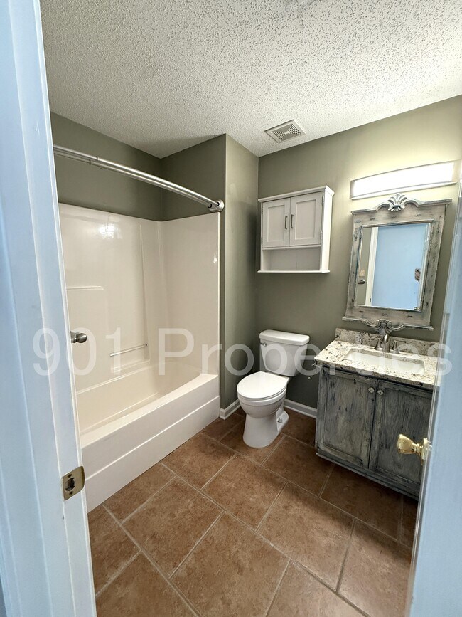 Building Photo - 40 Garden View Dr