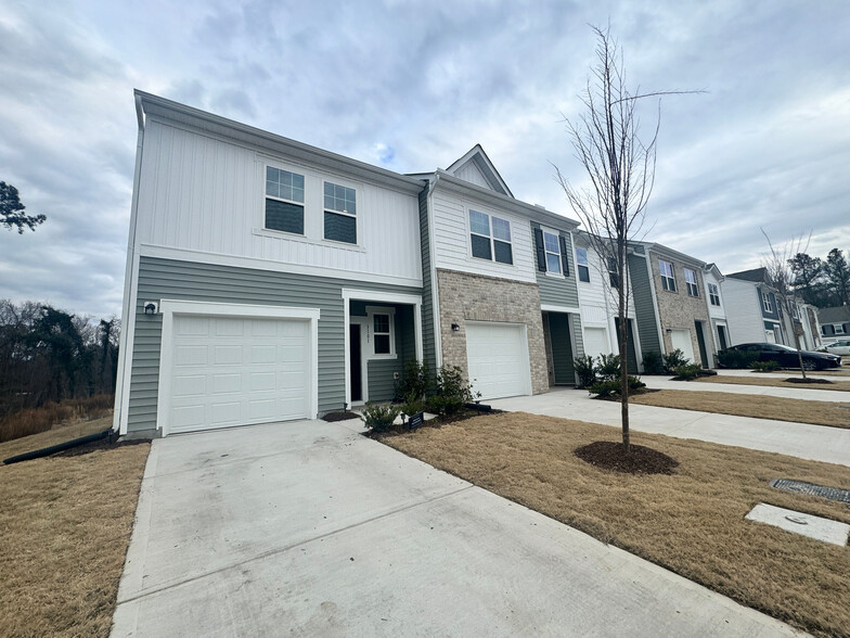 Primary Photo - Room in Townhome on Primo Dr