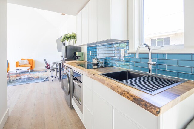 Building Photo - 730 Maxwell Ave