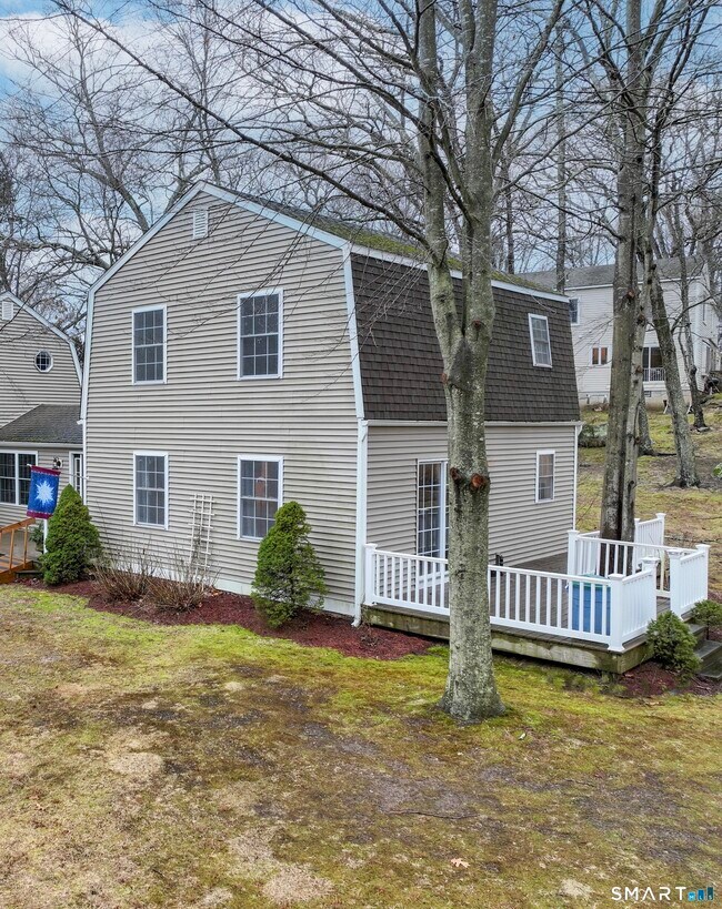 Building Photo - 8 Oak Tree Ln