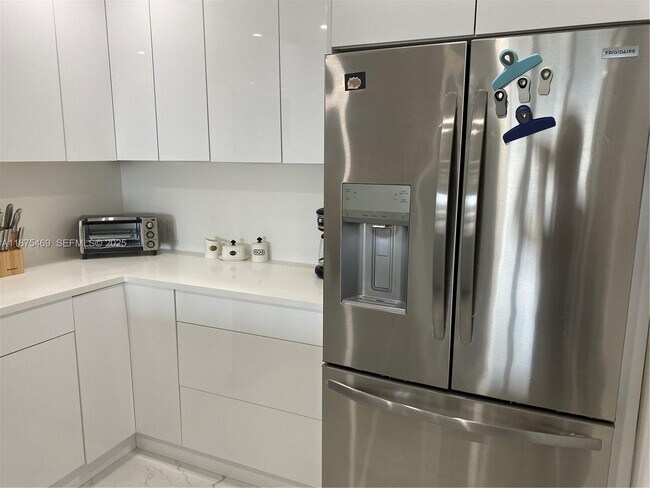 Building Photo - 1500 S Ocean Blvd