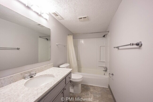 Building Photo - "Charming 1-Bedroom Retreat in Shelbyville – 690 Sq. Ft. of Cozy Living!"