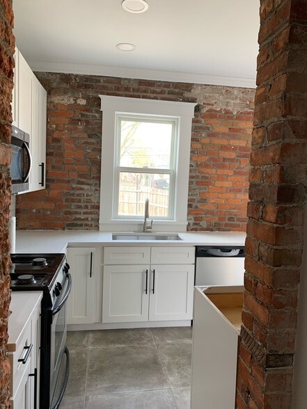 Kitchen - 396 W 1st Ave