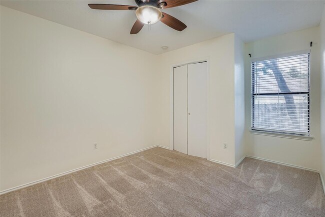 Building Photo - 9802 Briar Ridge Dr