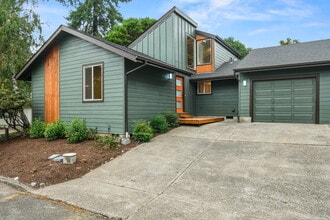 Building Photo - 8027 SW 103rd Ave