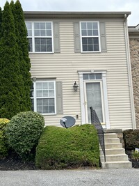 Building Photo - 317 Royal Dr