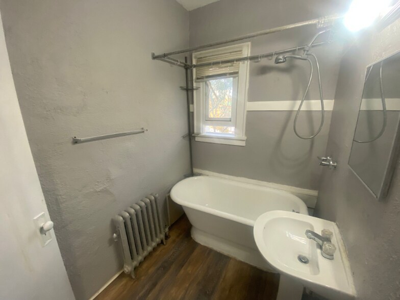 Building Photo - 392 E 147th St