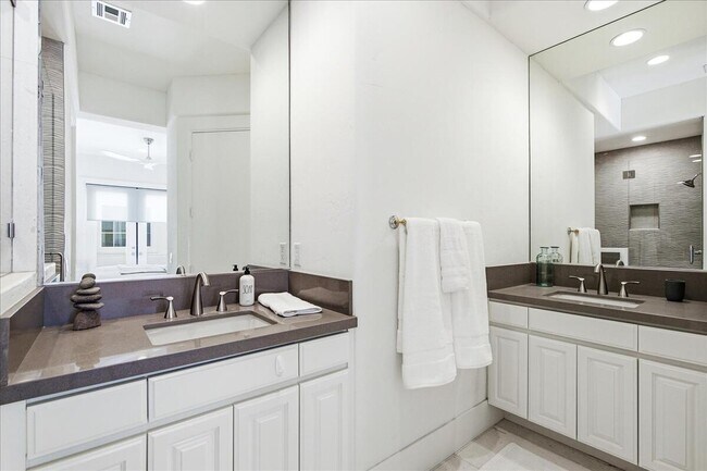Building Photo - 78905 Mission Dr W