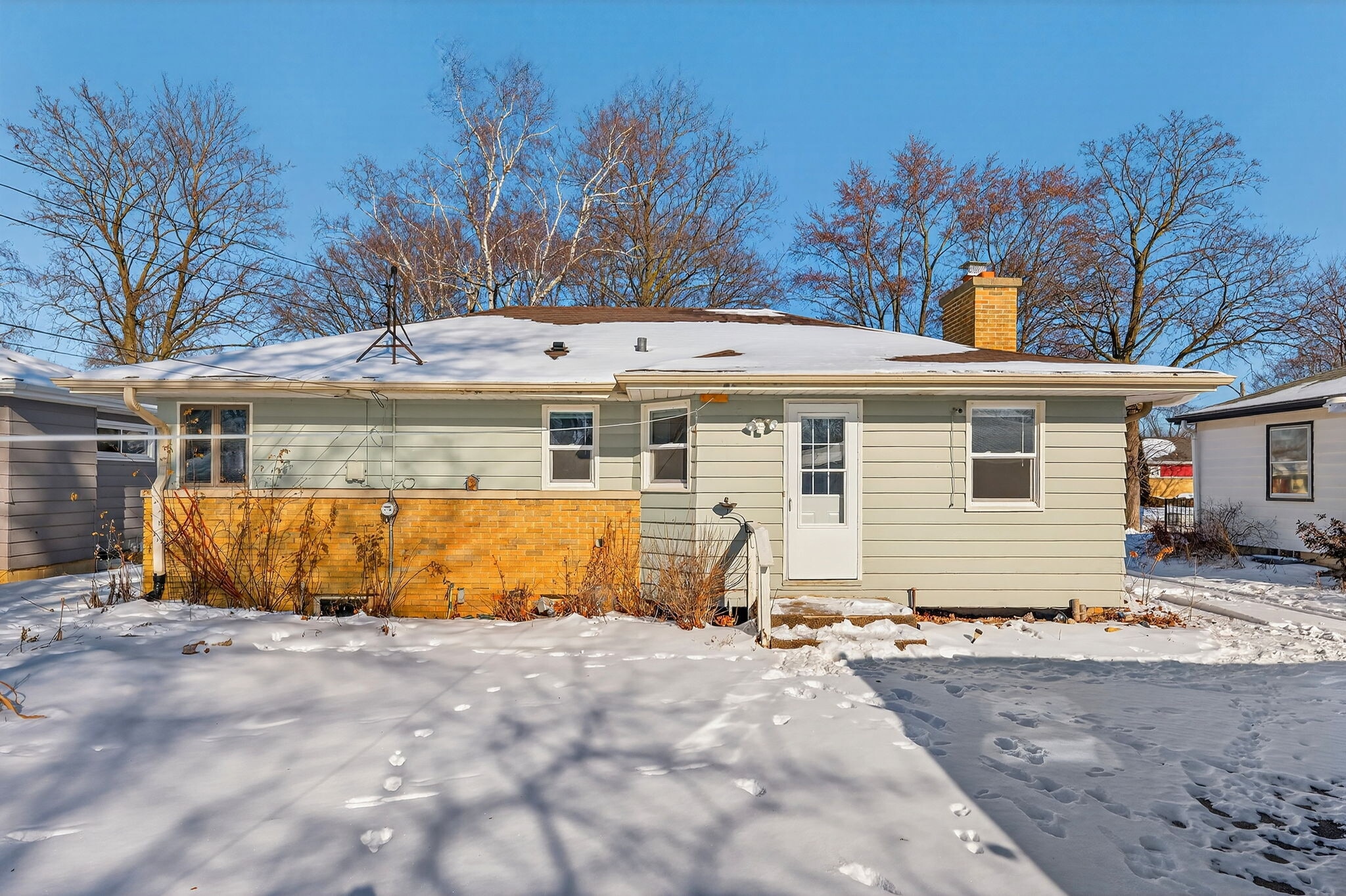 Building Photo - 10525 W Custer Ave