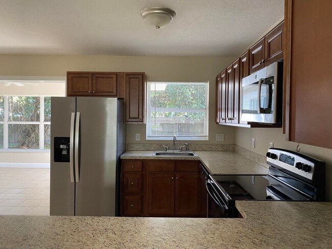 Building Photo - 1681 NW Palm Lake Dr