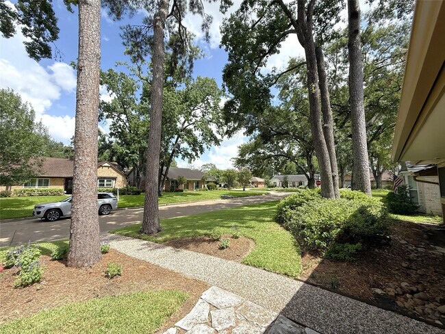 Building Photo - 5007 Shady Nook Ct