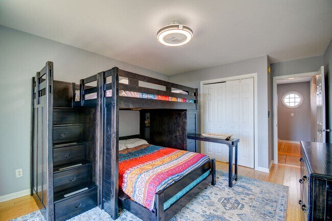 Building Photo - Oceanfront- Pet Friendly- Fully Furnished-...