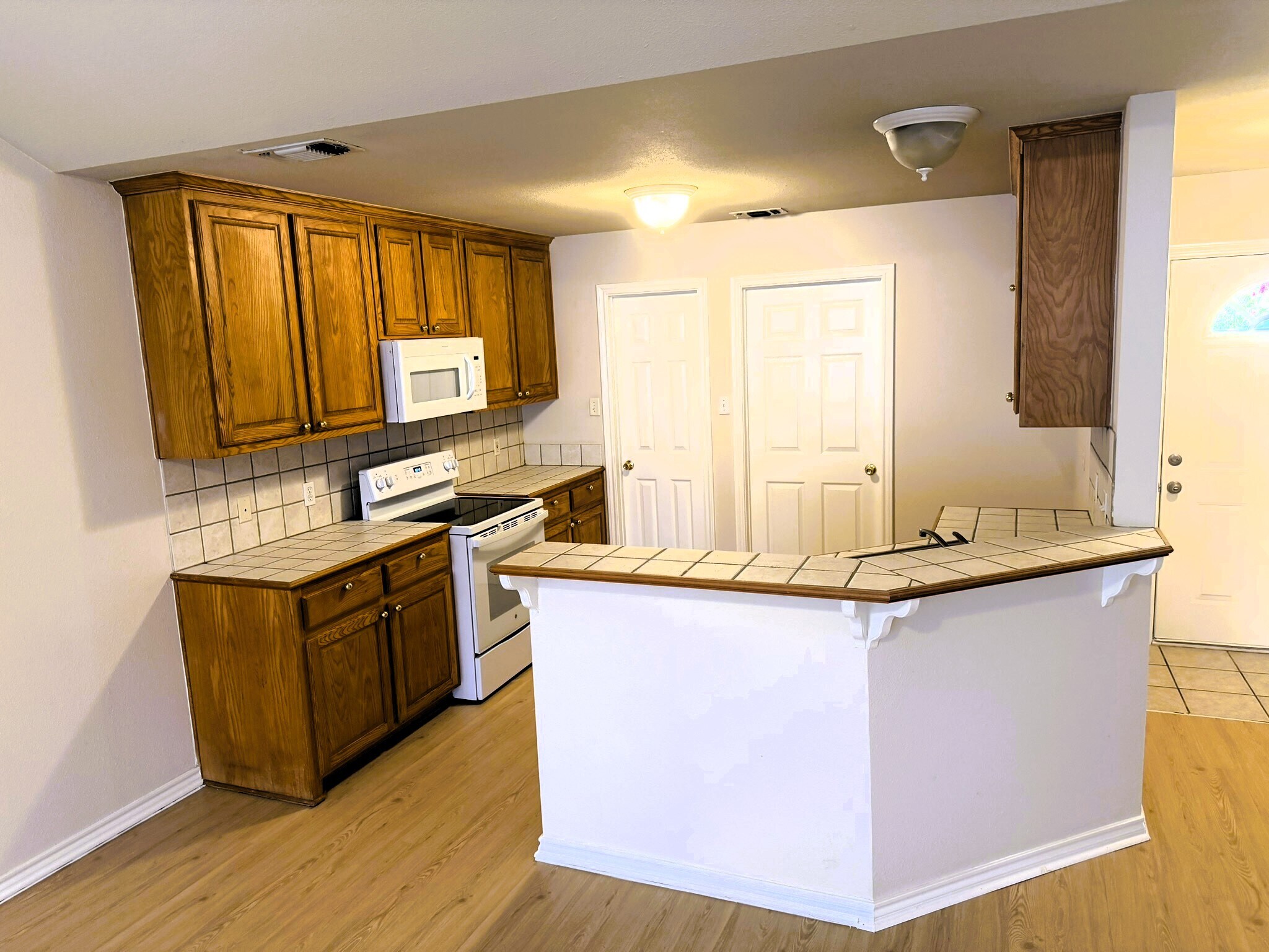 Kitchen - 307 Sunset Blvd