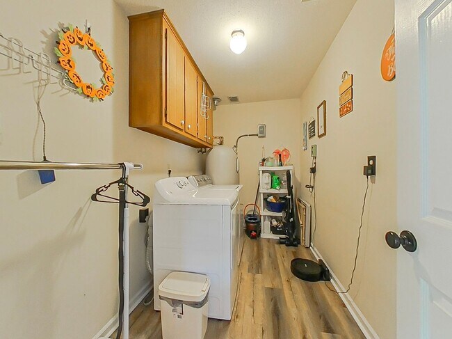Building Photo - 3 Bed 2 Bath with a POOL in Martinez!