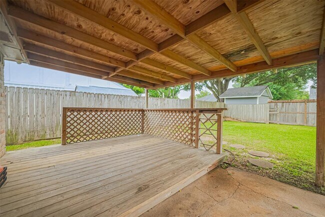 Building Photo - 10015 Sageyork Dr