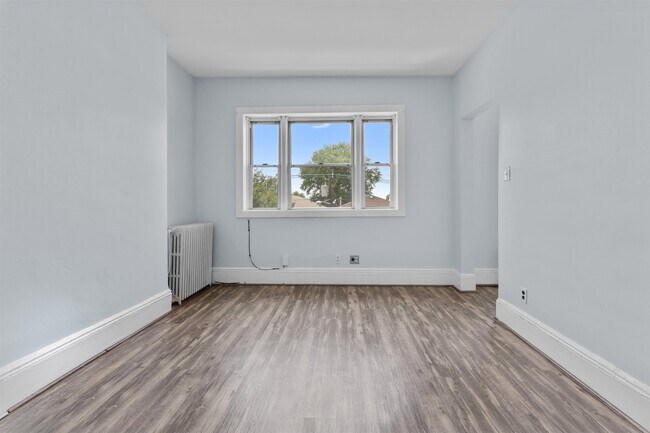 Building Photo - 122 Mallory Ave