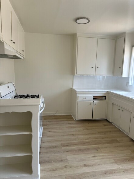 Building Photo - 8200 Owensmouth Ave