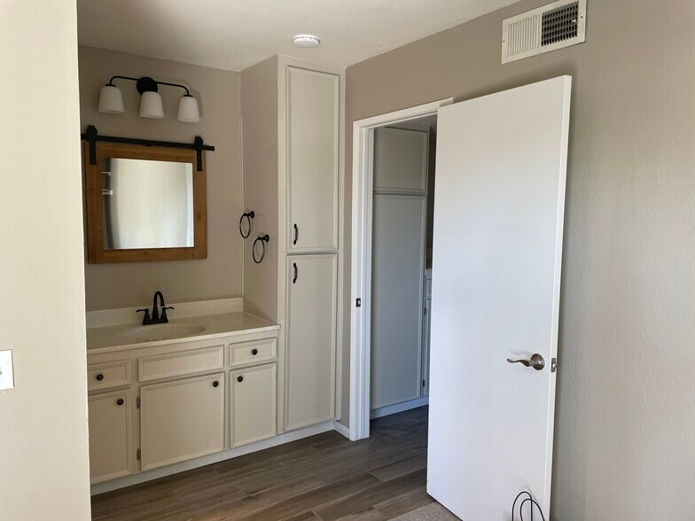 Bathroom Vanity - 5350 Baltimore Dr