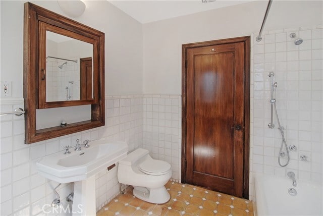 Building Photo - 2538 Aiken Ave