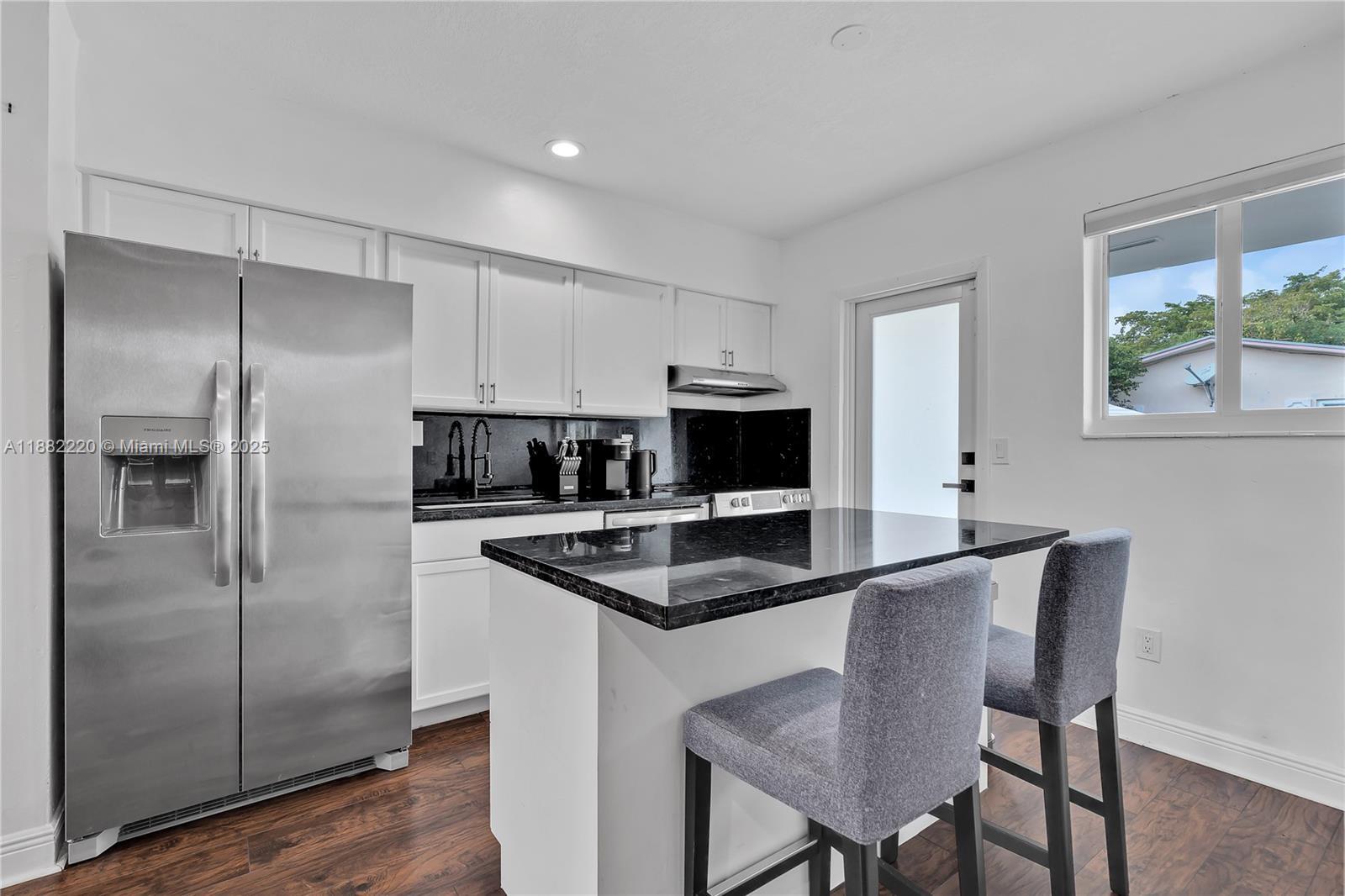 Building Photo - 1001 NE 110th St