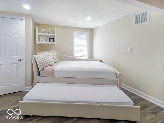 Building Photo - 2600 S Bryan St