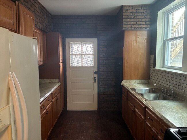 Building Photo - 10625 S Calumet Ave