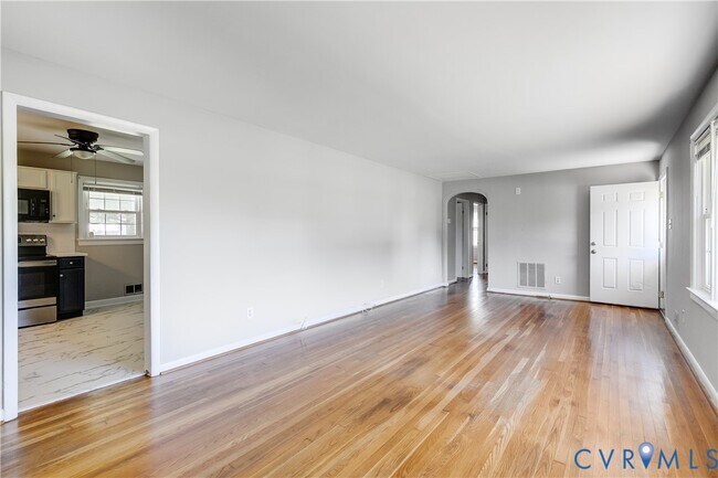 Building Photo - 1312 Southbury Ave