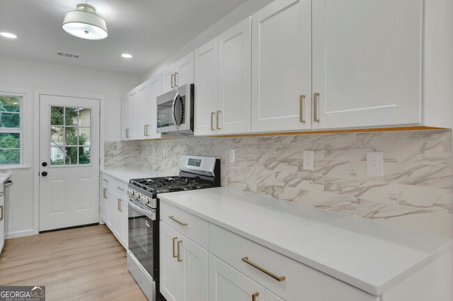 Building Photo - 808 S Park Dr