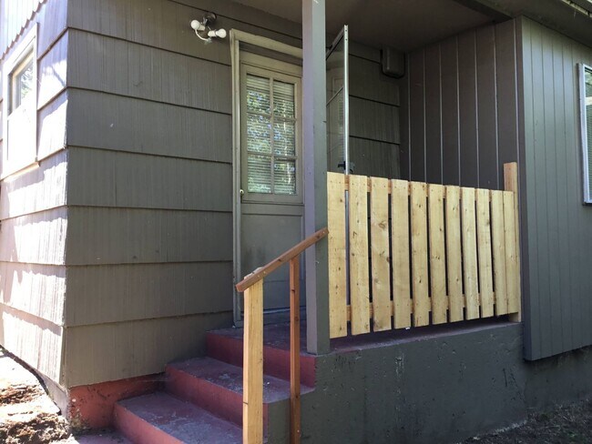 Building Photo - 5 Bedroom House in Southeast Eugene