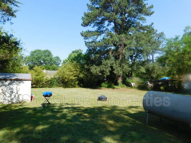 Building Photo - 718 Yorkshire Dr