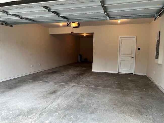 Building Photo - 701 Woodbridge Dr